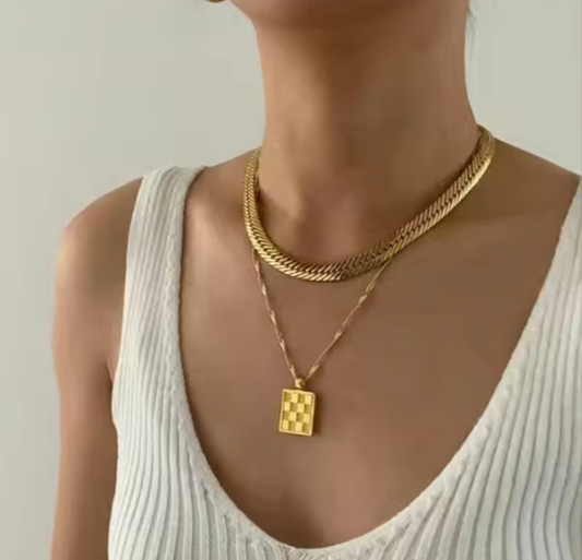 MEDALLA GOLD NECKLACE